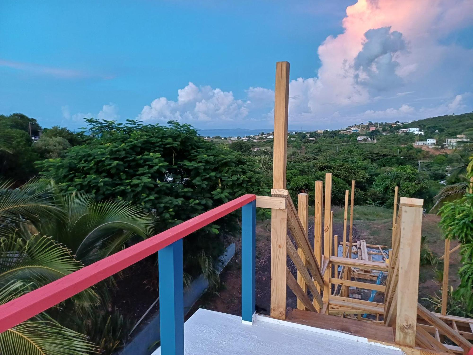 Rooster Run Glamping Camping Has Rooftop And Off The Ground Glamping Experience For 1 To 16 In A Single Tent And Views Of The Rain Forrest And To Culebra Across The Atlantic Ocean W Tents, Linens, Deluxe Air Beds, Warm Shower And More At A Great Pric Vieques Exterior foto
